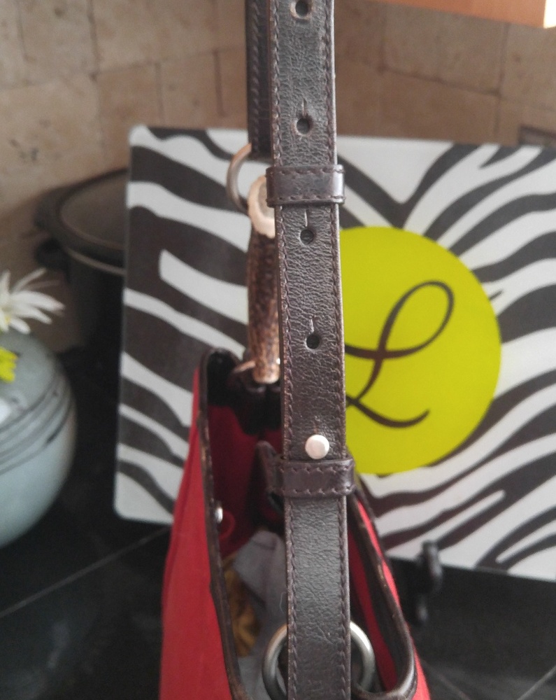 Yves Saint Laurent red canvas tusk shoulder bag. - Picture 4 of 8